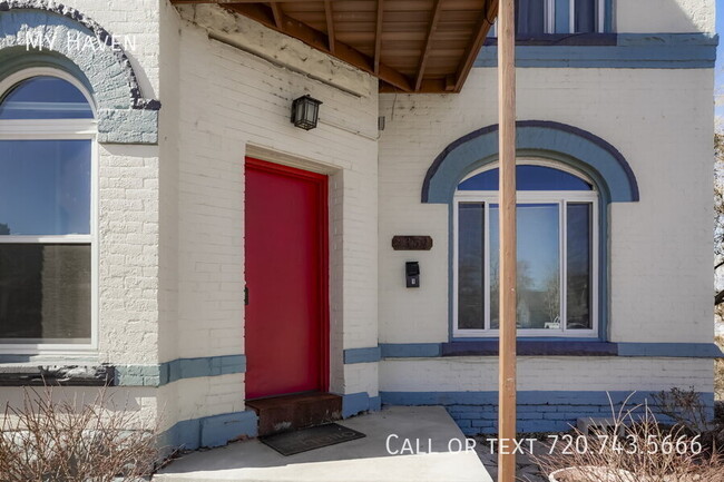 Building Photo - Large Renovated Historic Apartment in Five...