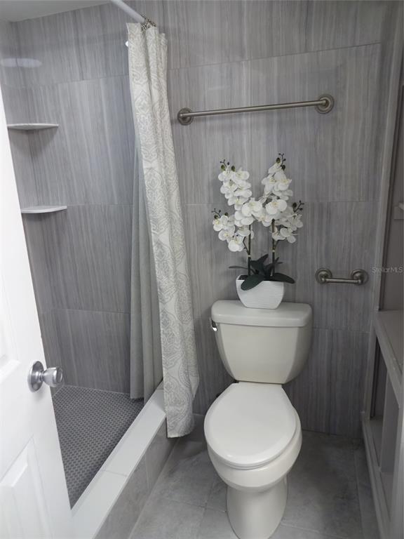 Building Photo - 123 BLUE POINT Way