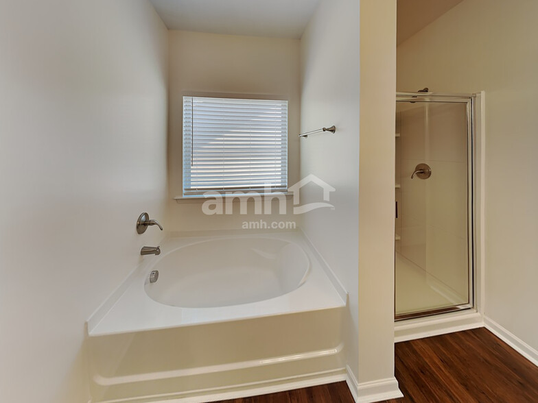 Building Photo - 5434 Burrus Ln SW