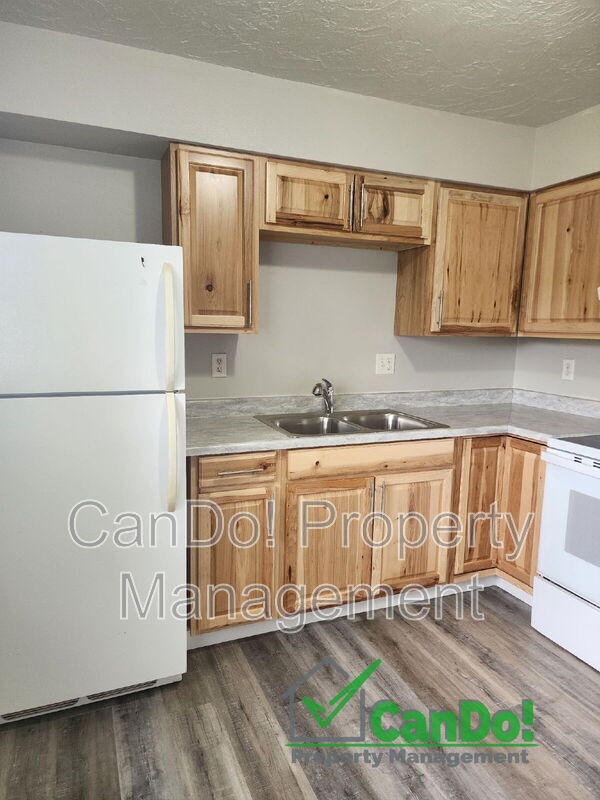 Building Photo - 210 Carol Dr