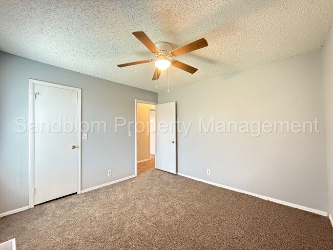 Building Photo - For Lease | Midtown Duplex | $1050 Rent