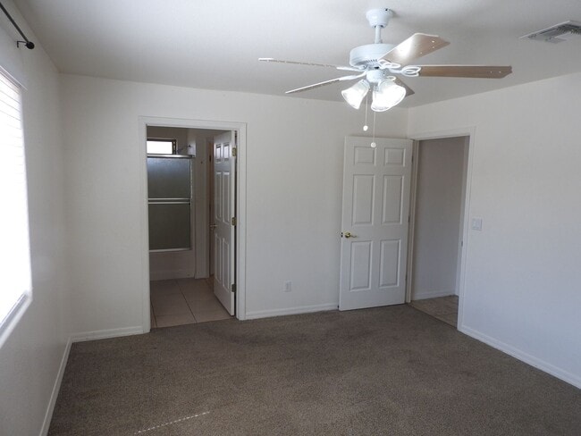 Building Photo - 3 Bedroom with large yard