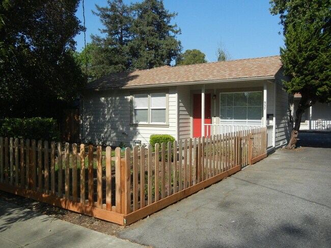 Building Photo - 937-939 15th Ave