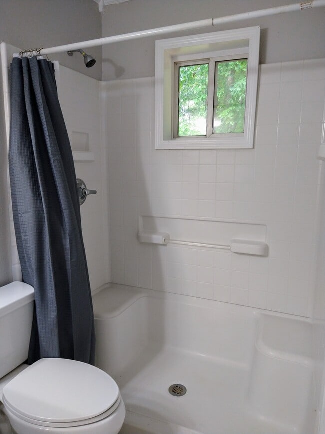 Building Photo - 128 Woodland Hills Dr