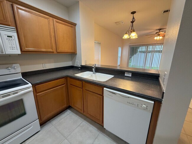 Building Photo - Beautiful 2 Bedroom, 2.5 Bath Townhome for Rent in The Hammocks!