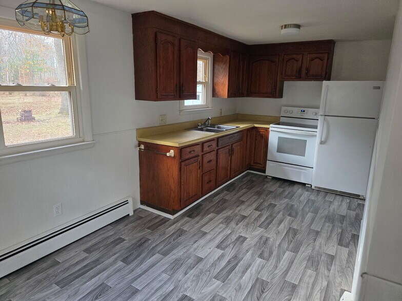 Primary Photo - 139 Buck St