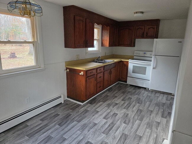 Building Photo - 139 Buck St