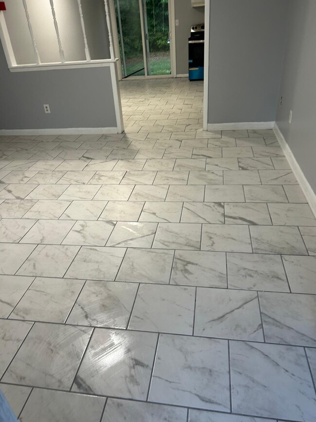 Building Photo - 614 Miller Ave