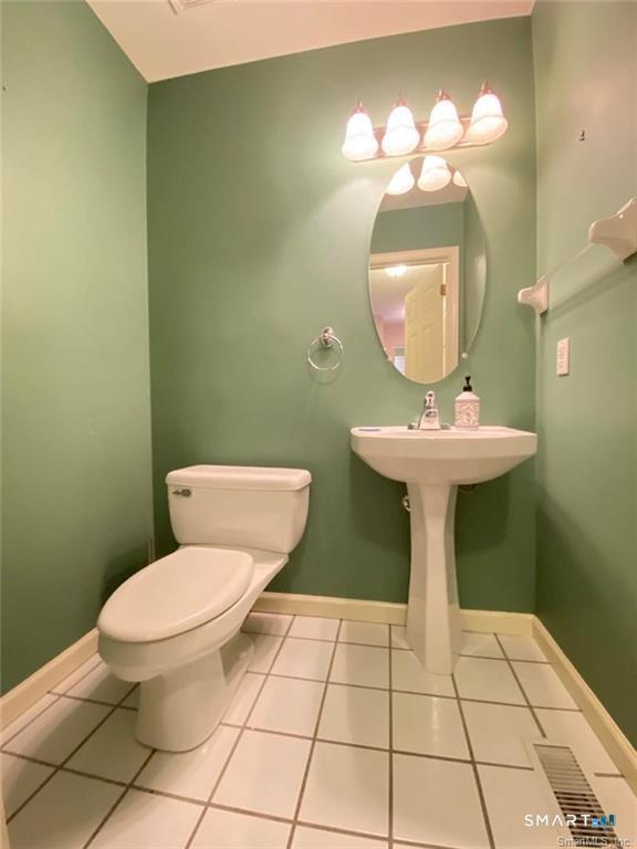 Building Photo - 1303 Bradford Dr