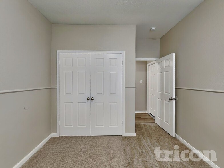 Building Photo - 352 Meadow Park