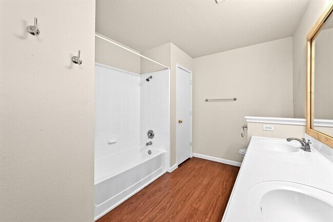 Building Photo - 14512 Hartsmith Dr