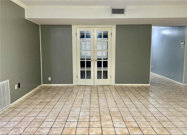 Building Photo - 1518 Redbud Ave