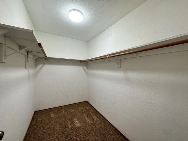 Building Photo - 1727 Coralee Dr