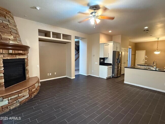 Building Photo - 642 E Torrey Pines Pl