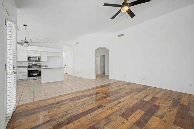 Building Photo - 12570 Desert Flower Rd