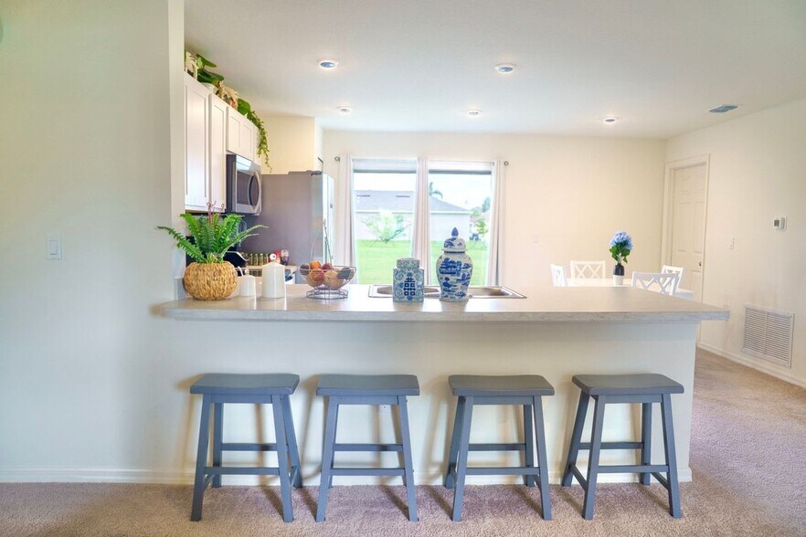 Building Photo - 1229 SW San Antonio Ave