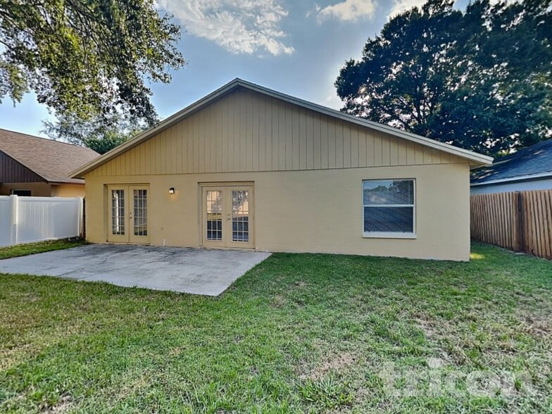 Building Photo - 1900 Kettler Dr