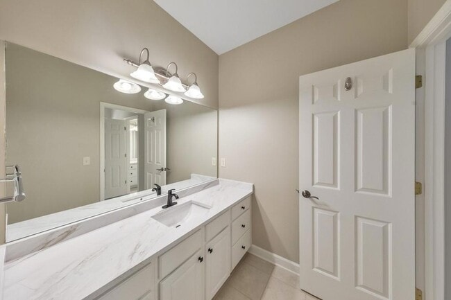 Building Photo - 11180 W Rd