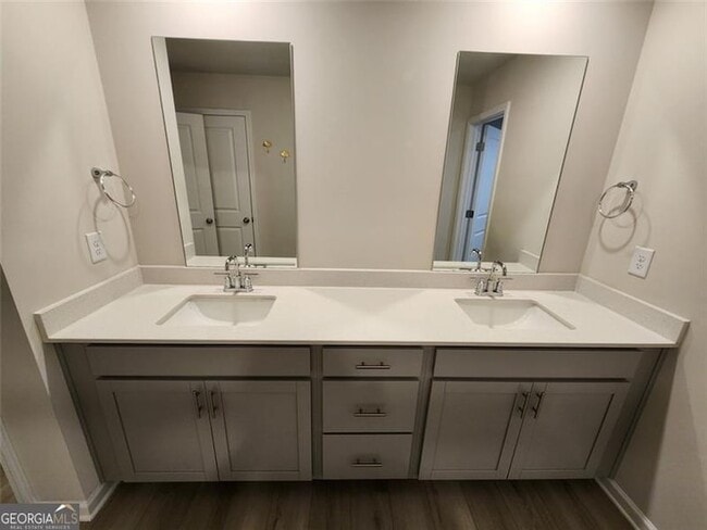 Building Photo - 235 Vly Oak Dr