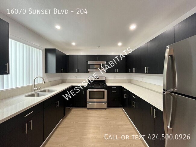 Building Photo - 16070 W Sunset Blvd