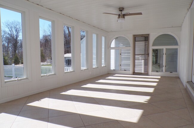 Building Photo - 53 Stonehedge Dr S