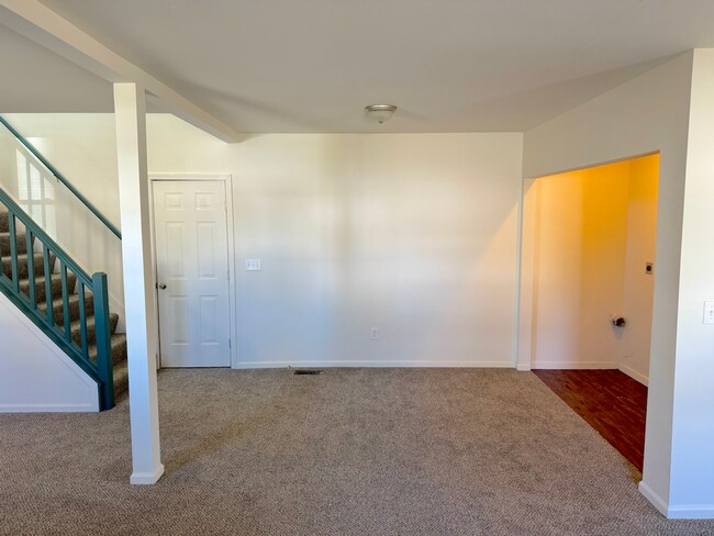 Building Photo - 2601 Elmo Ave