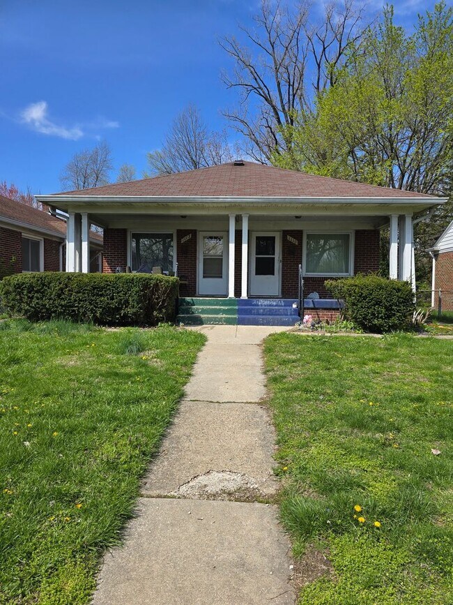 Primary Photo - Spacious Two Bedroom Duplex Near MLK and 3...