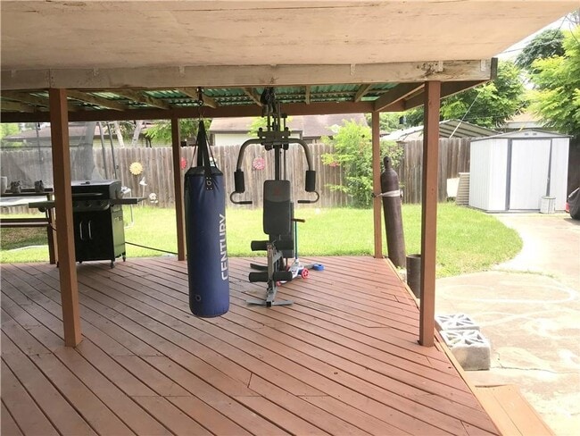 Building Photo - 5 Bedroom 3 Full Baths on the Southside