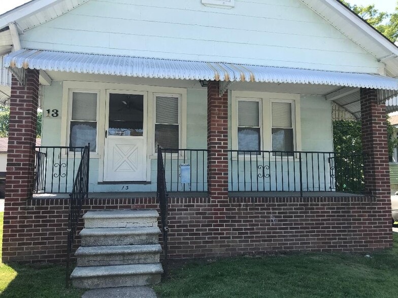 Primary Photo - 13 Oak Ave