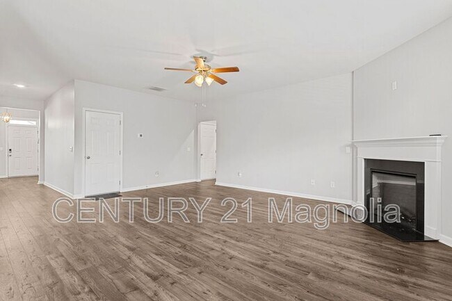 Building Photo - 552 Post Oak Ln
