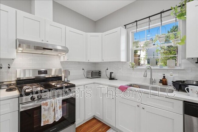 Building Photo - 2447 Clover Field Cir