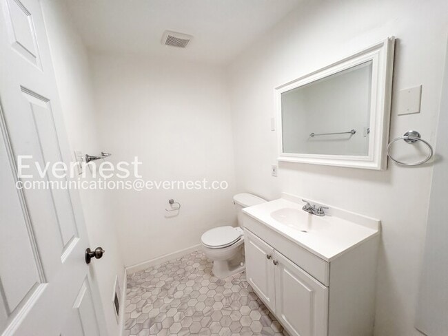 Building Photo - 638 Garden City Dr
