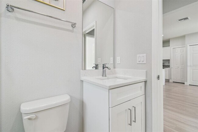 Building Photo - 6817 N Sterling Ave