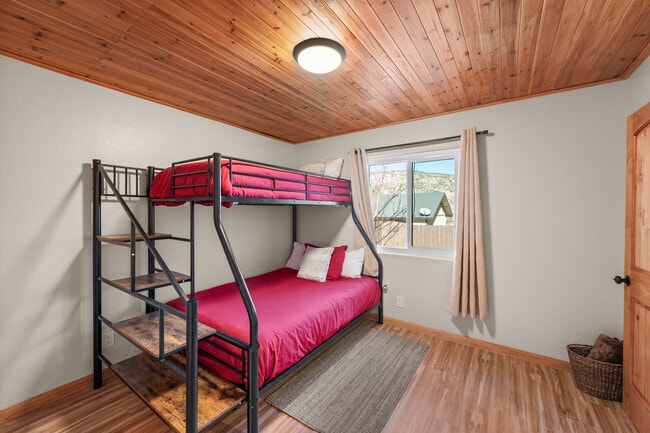 Building Photo - 1025 E Country Club Blvd