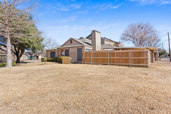 Building Photo - 3343 Chimney Pl Dr