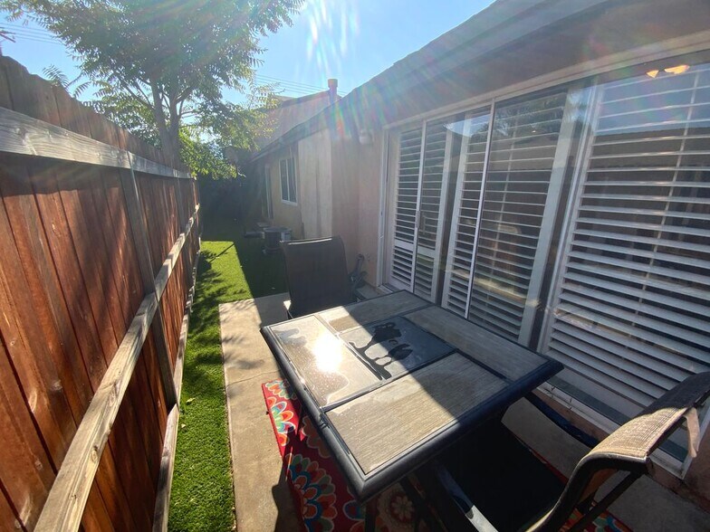 Building Photo - 610 Parkview Dr