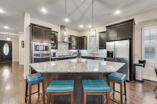 Building Photo - Welcome to your new 5 Bed-4 Bath home in t...