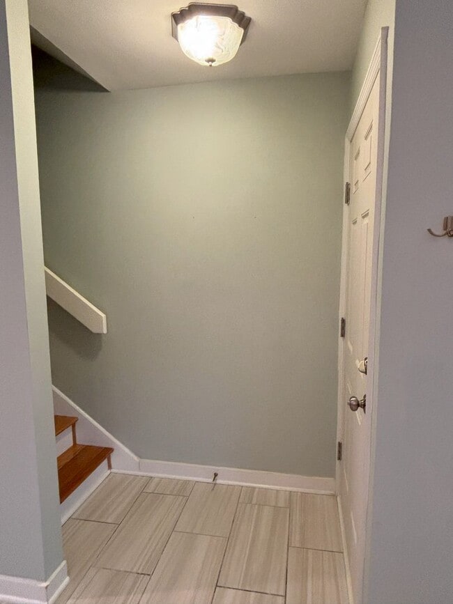 Building Photo - TOWNHOME IN MT PLEASANT - AVAILABLE August 1, 2026!