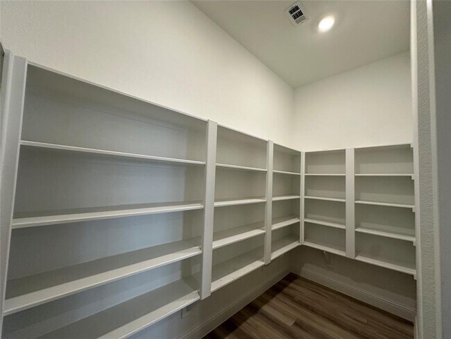 Building Photo - 4802 Avon Ridge Way