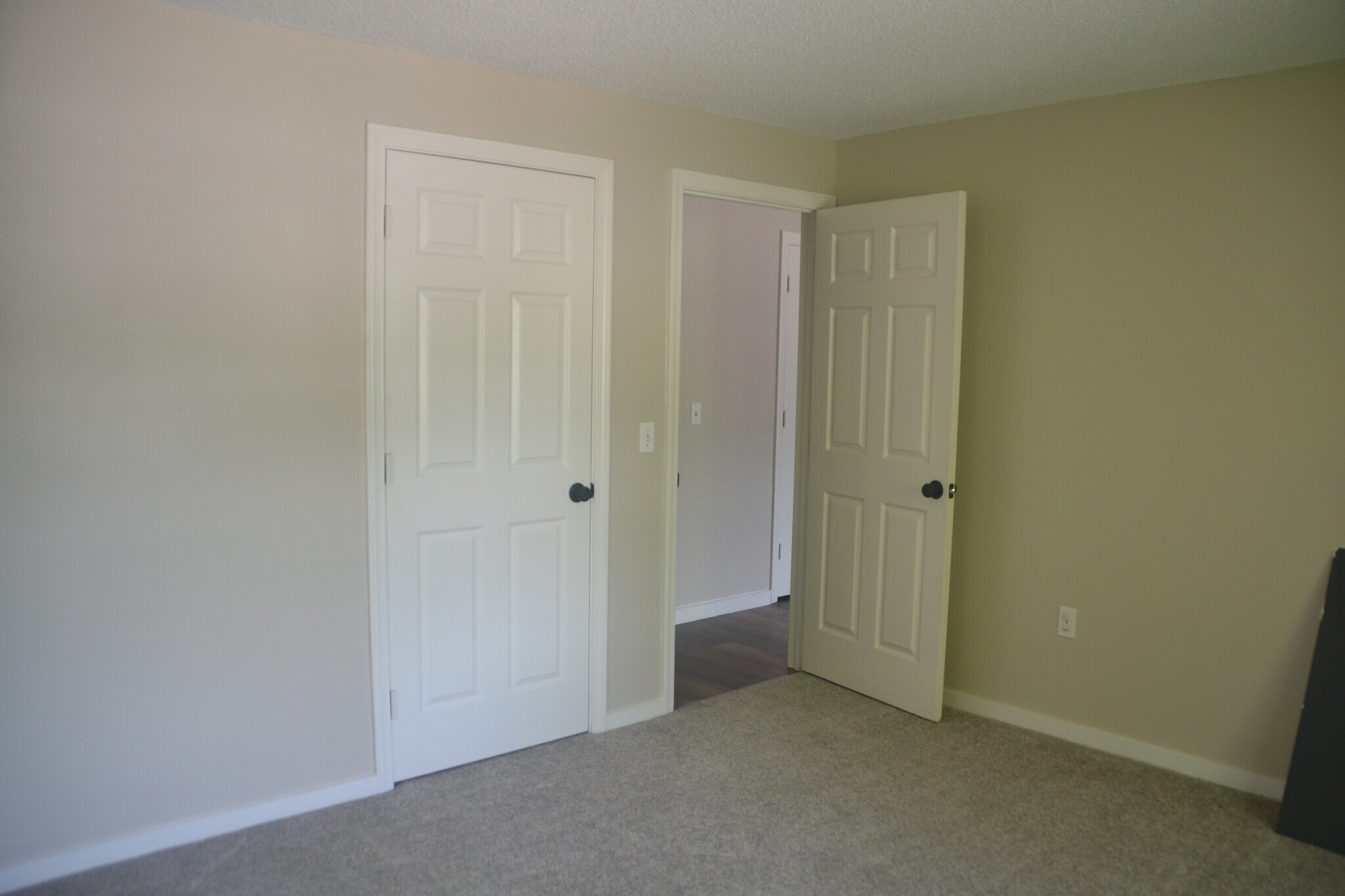 Building Photo - 12 Saint James Pl