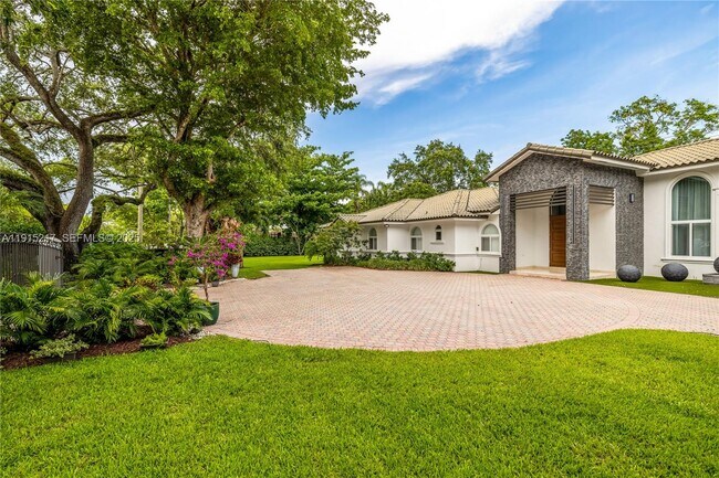 Building Photo - 8941 SW 65th Ct