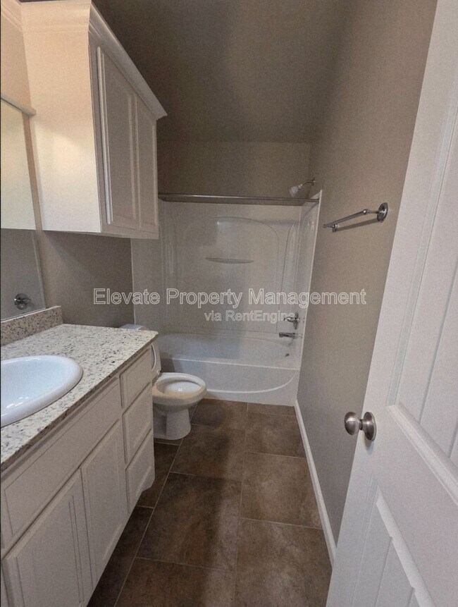 Building Photo - 2213 Ailsa Rd