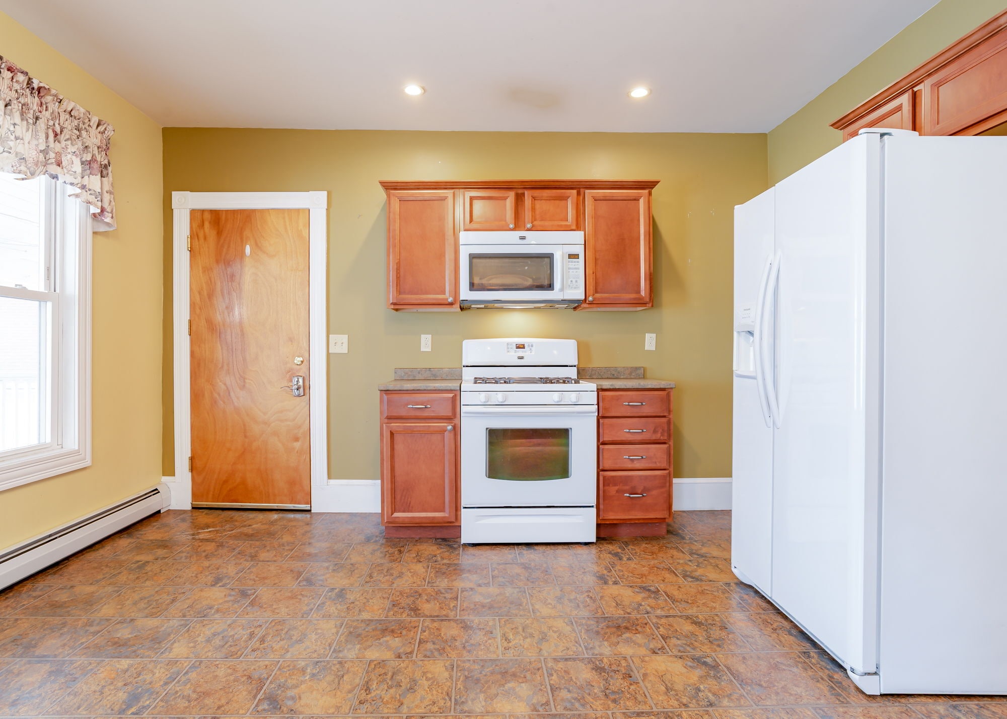 Building Photo - 18 College St