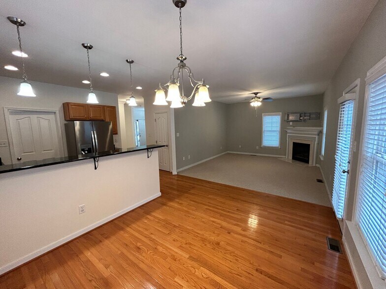 Building Photo - 956 Gorham Ct