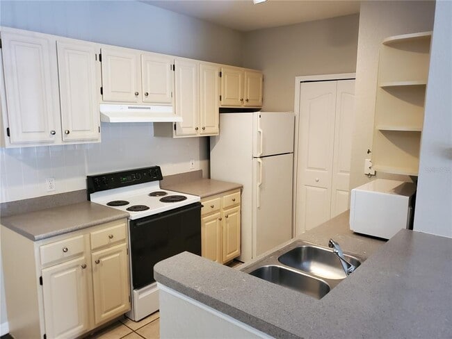 Building Photo - 5807 Legacy Crescent Pl