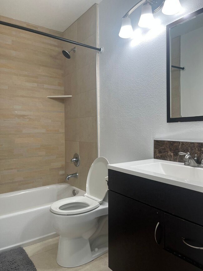 Building Photo - Beautifully Updated 3-Bedroom Townhome in ...