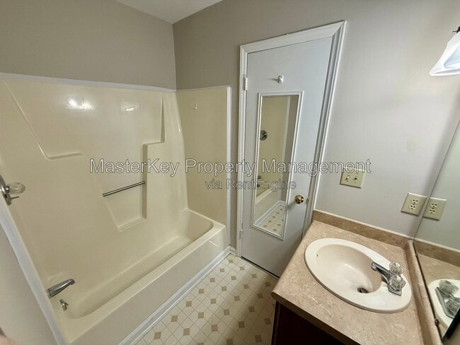 Building Photo - 119 S Atley Ln