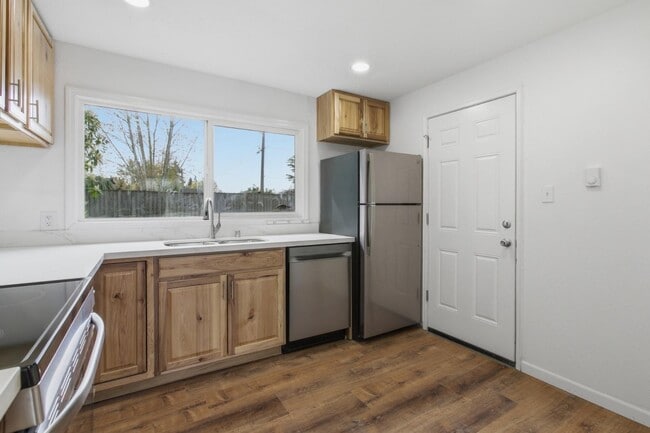 Building Photo - 3416 S Thompson Ave