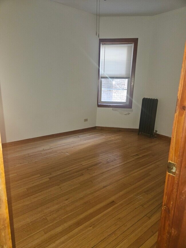 Building Photo - 4839 N Lawndale Ave