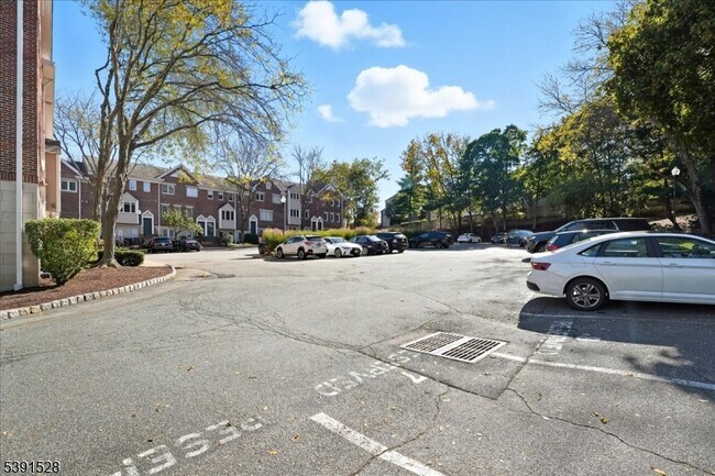 Building Photo - 58A Ridgedale Ave